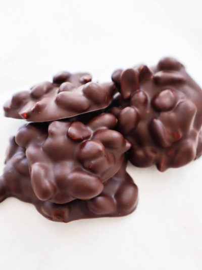Choc Peanut Clusters 500g